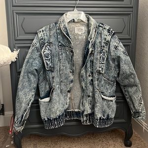 Current seen denim jacket. Great condition, like new. Vintage.
